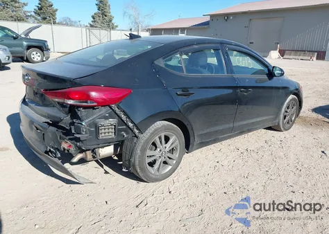 2017 Hyundai Elantra Value Edition z USA, uszkodzony, nr VIN 5NPD84LF1HH140316